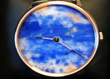 China La piedra natural encantadora hace el reloj del movimiento a mano del cuarzo con el dial de mármol natural proveedor