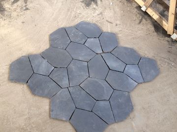China Las tejas de piedra naturales de la pizarra negra apoyan el piso de la pizarra del corte de máquina de la malla que pavimenta las tejas proveedor
