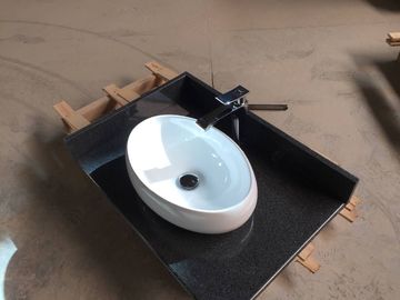 China La vanidad gris oscuro elegante prefabricada del granito remata el cuarto de baño del hotel con el fregadero de cerámica proveedor